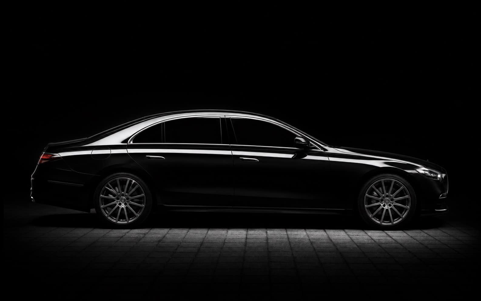 Black executive transfer car from ShuttleMe